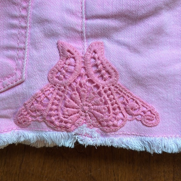 Oshkosh Toddler Pink Denim Shorts W/Raw Hem & Butterfly Size 3T - Picture 7 of 8
